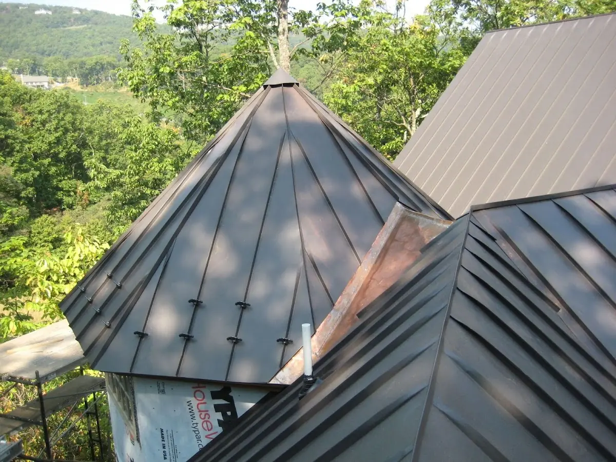 Professional Roof Tarp Installation by Craftsman Roofing in Awosting
